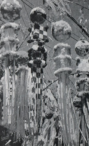 Традиционные украшения г. Сэндай во время праздника Танабата