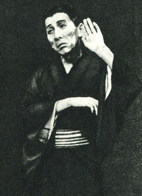Утаэмон Накамура - прославленный исполнитель женских ролей