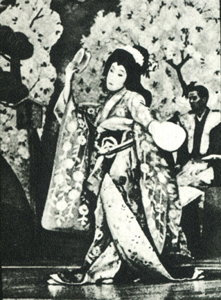 Традиционный танец в театре Кабуки