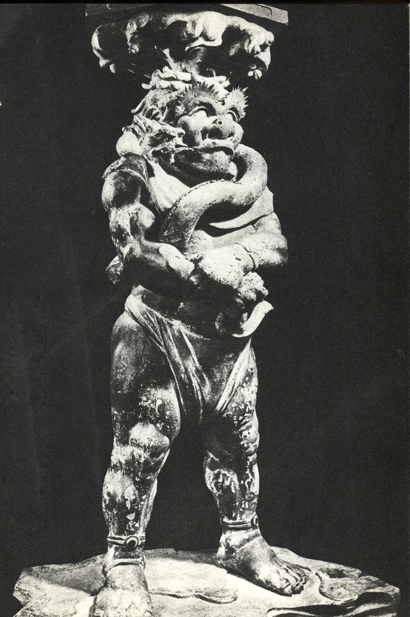 Скульптура. Рютоки. XIII в. Дерево. Высота 77,5 см. Нара