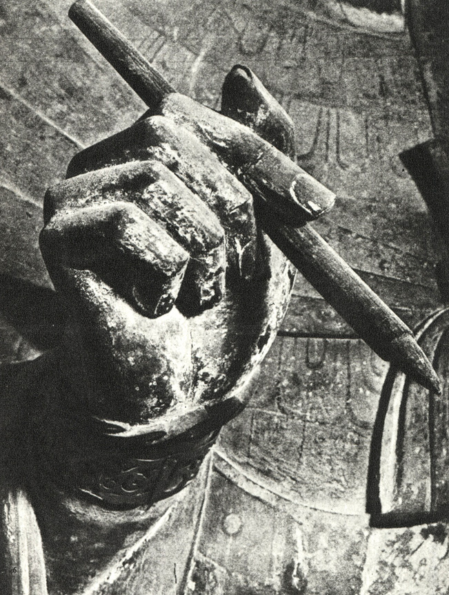 Скульптура Комокутэна, держащего кисть для иероглифического письма. VII  в. Высота 34 см. Нара